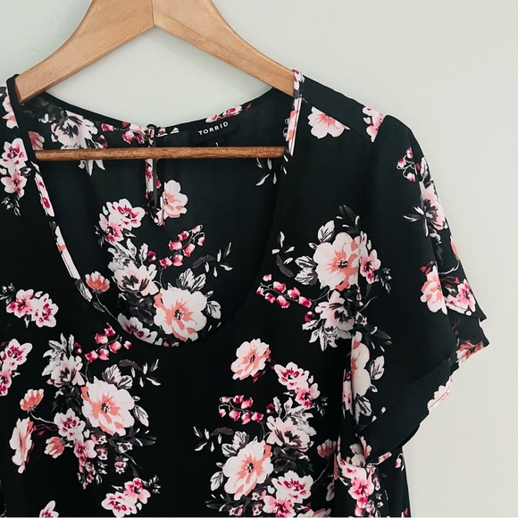 Torrid Black Floral Ruffle Sleeve Top Size 1X - Picture 5 of 6
